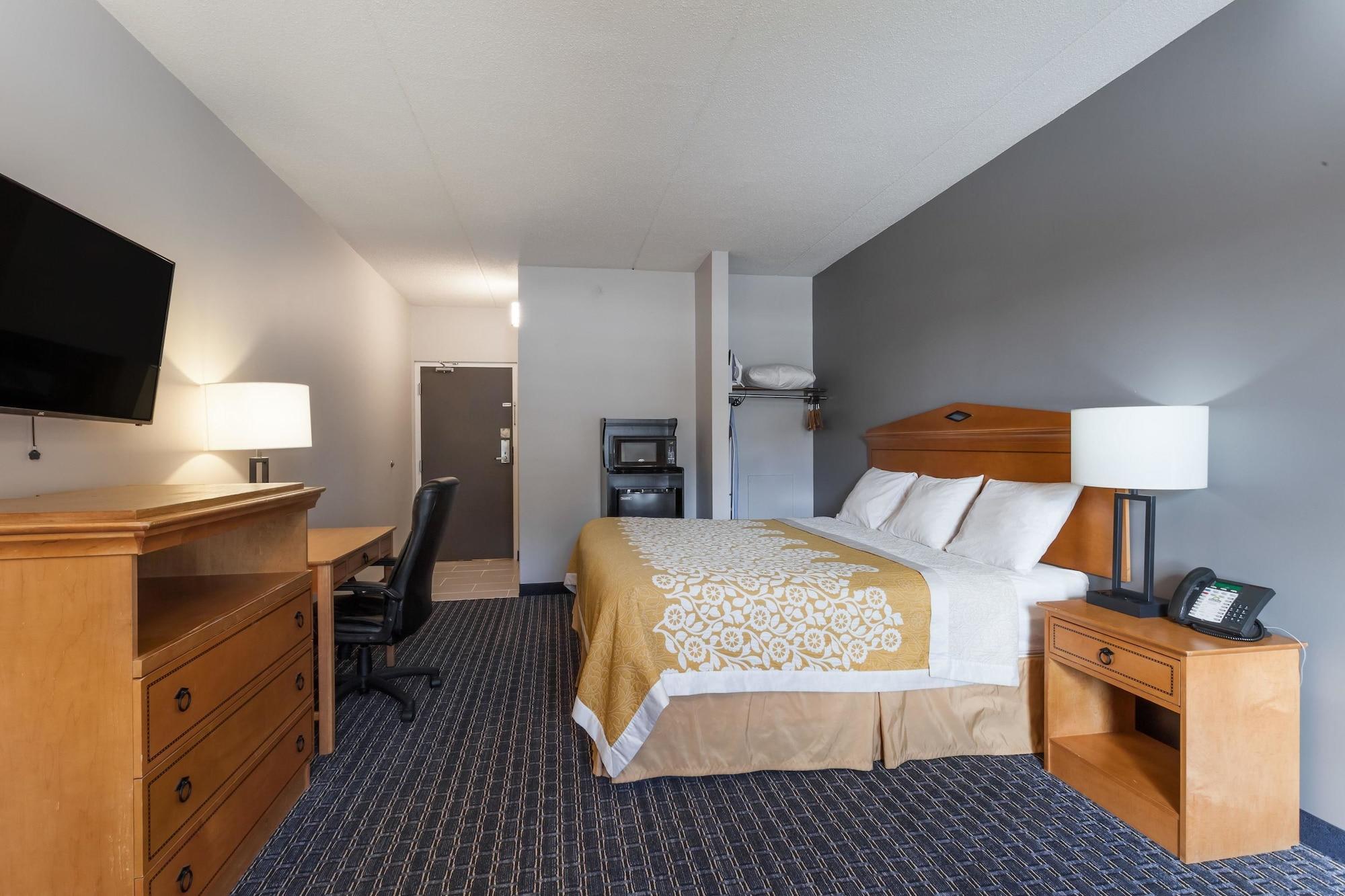 Days Inn & Suites By Wyndham Lancaster Amish Country Mountville Exterior photo